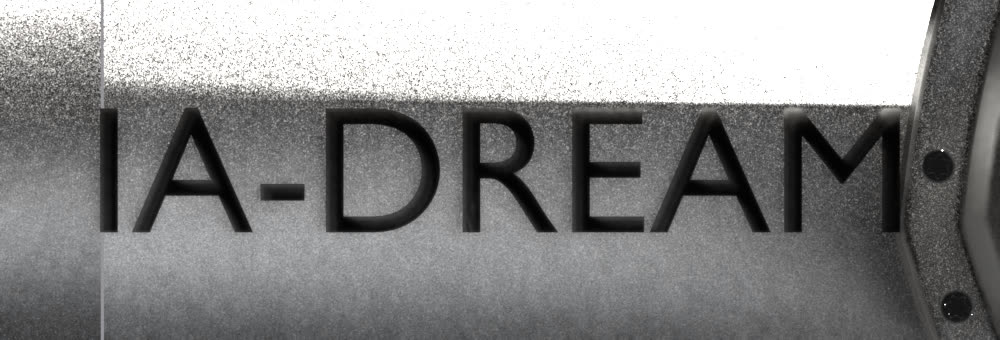 Gros plan sur le flanc du bras : le mot IA-DREAM en relief dans le métal brossé, éclairage rasant.
